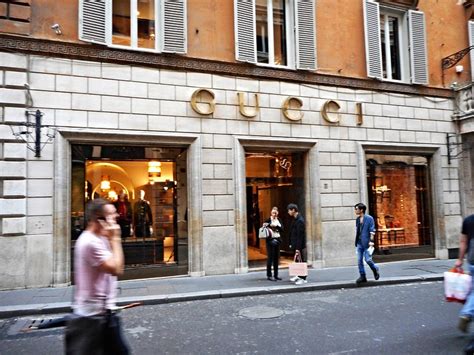 gucci via condotti saldi
